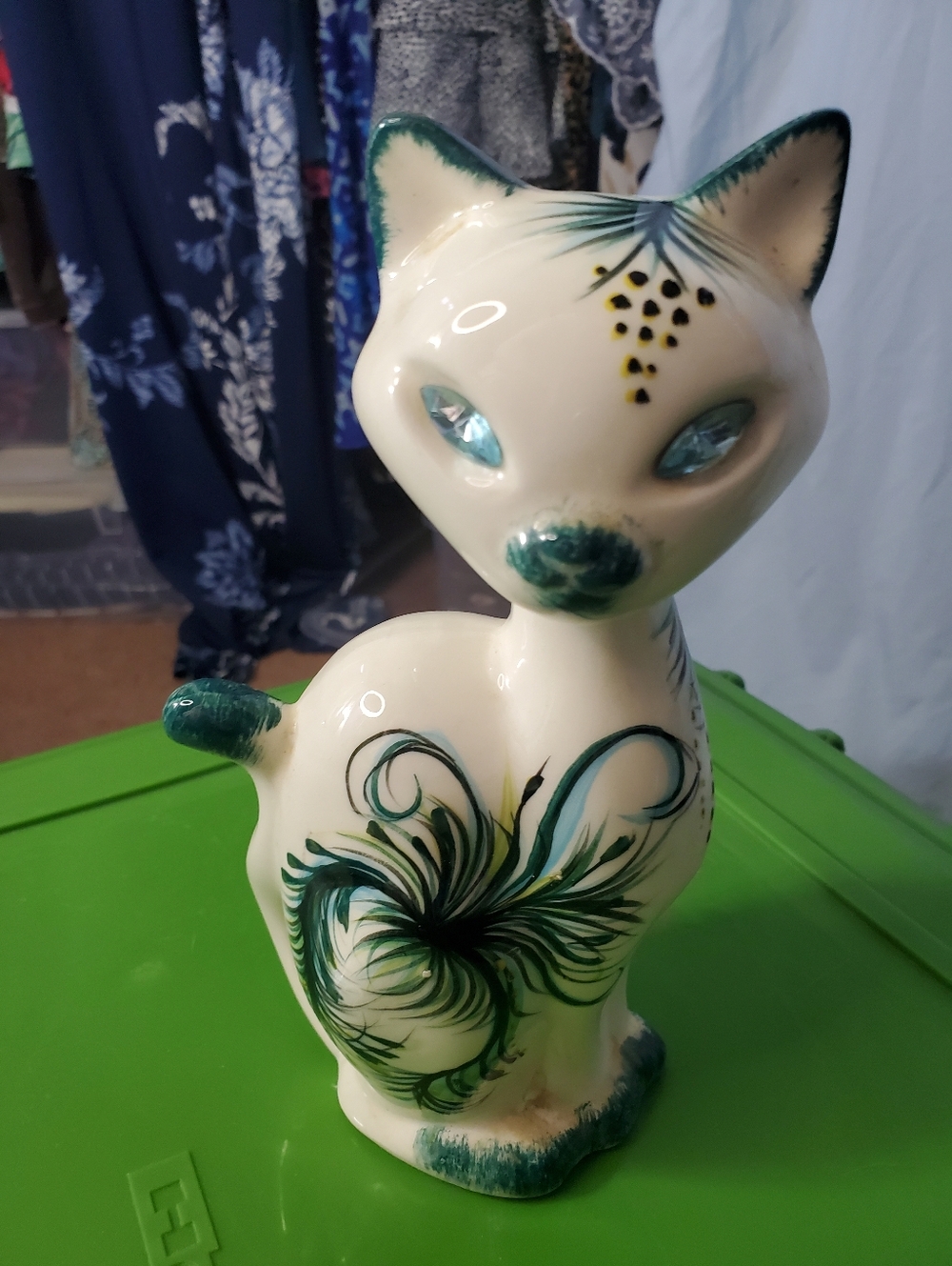 Ceramic Cat Figurines - Cream and Green Decorative Set - Picture 7 of 9
